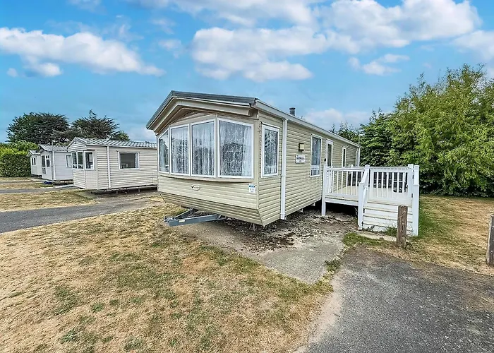 Lovely Caravan To Hire At Breydon Water Holiday Park In Norfolk Ref 10025Cw