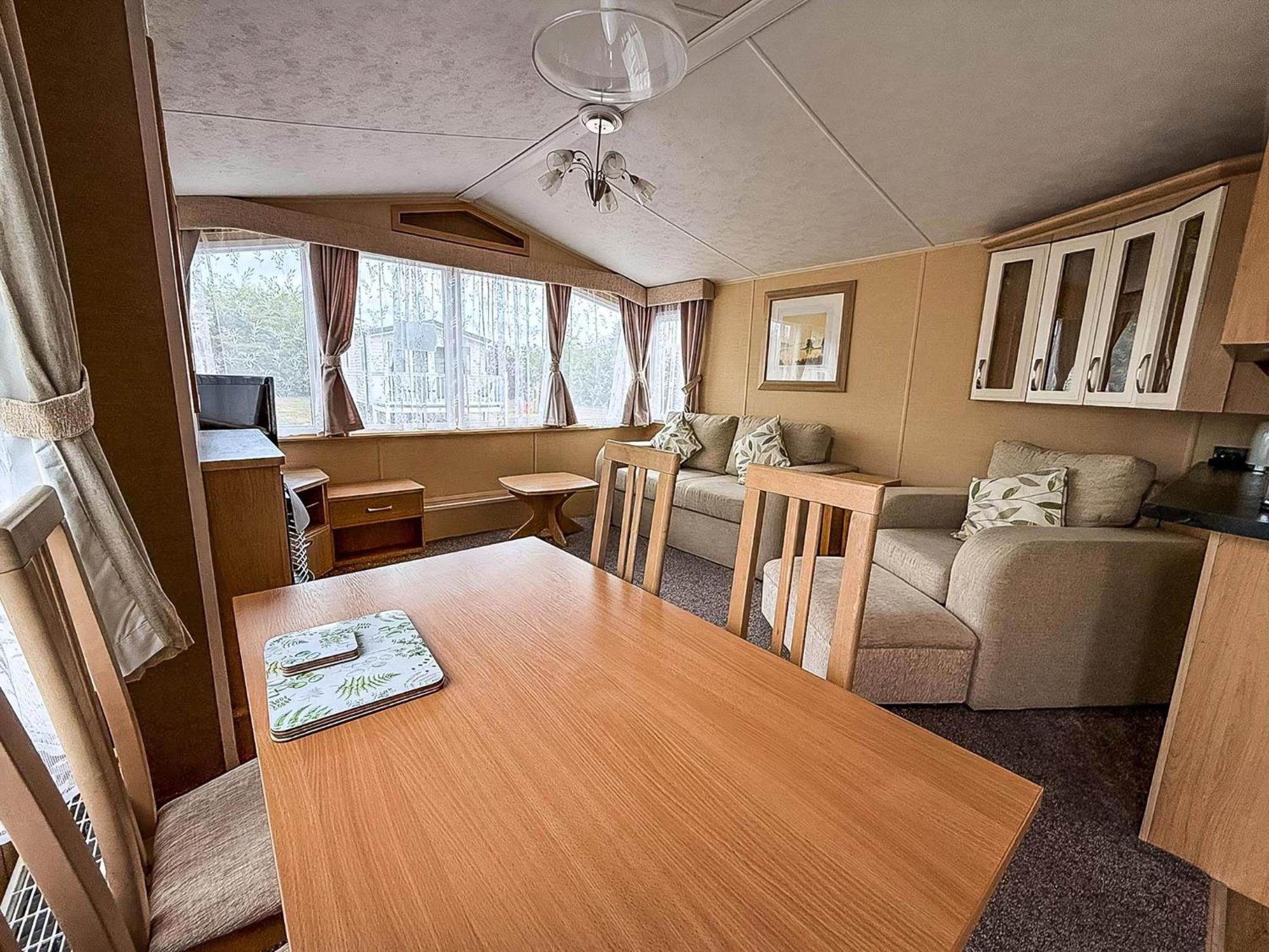 Lovely Caravan To Hire At Breydon Water In Norfolk Ref 10025cw Belton with Browston