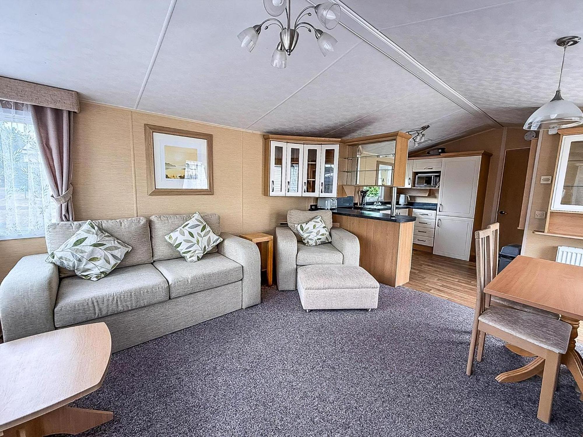 Lovely Caravan To Hire At Breydon Water In Norfolk Ref 10025cw